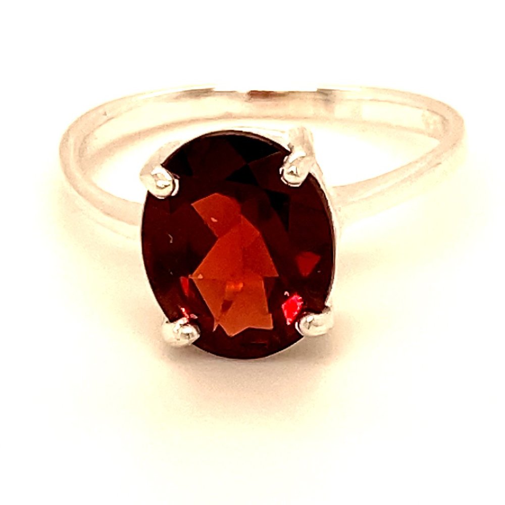 Pyrope Garnet 2.10ct Platinum Solid Silver Ring